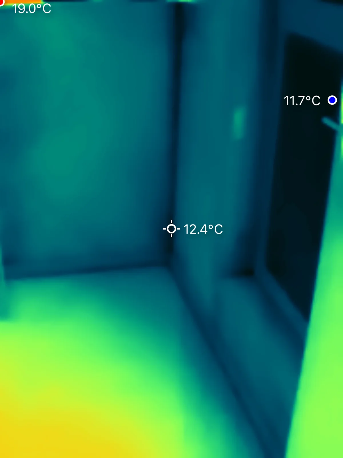 Thermal imaging detecting insulation gaps